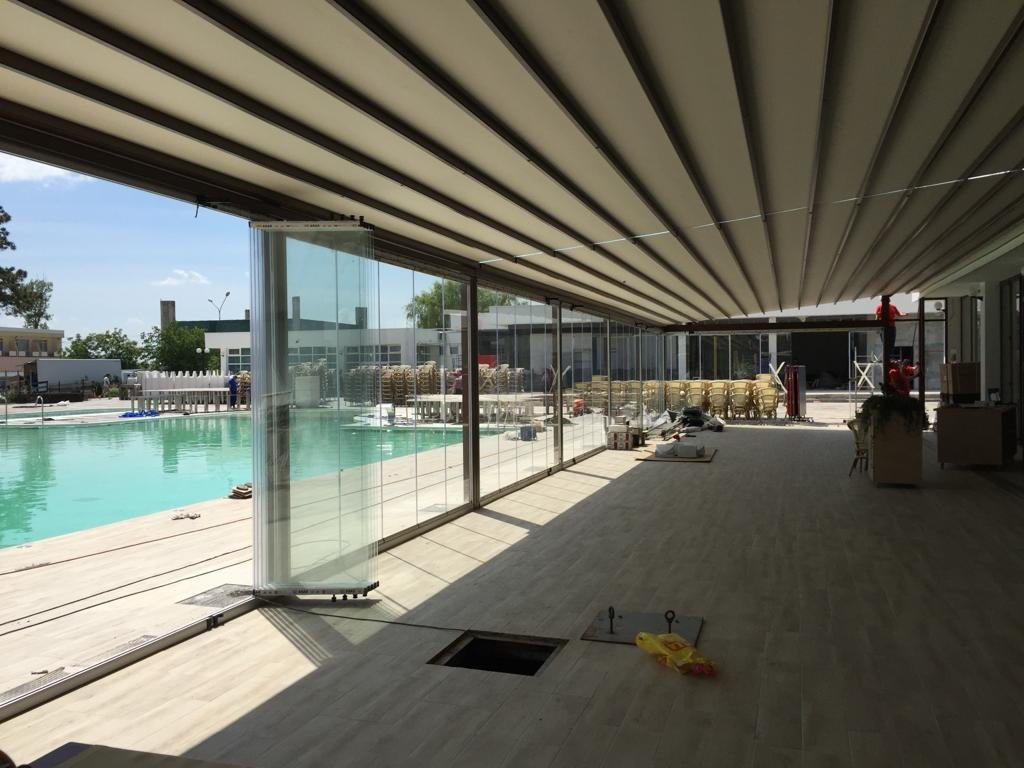 Sistem bifold pentru restaurant cu deschidere panoramică