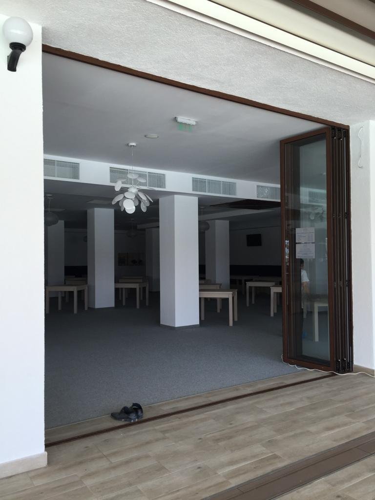 Pereți pliabili din sticlă pentru spațiu HoReCa