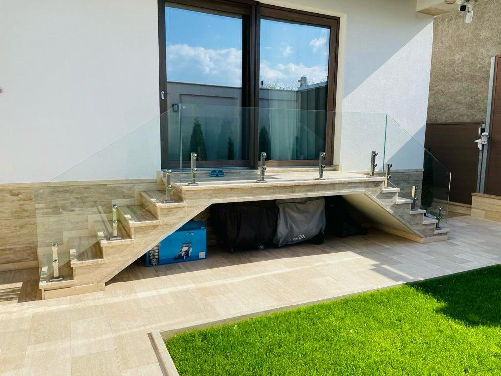 Balustradă structurală fără cadru pentru terasă panoramică