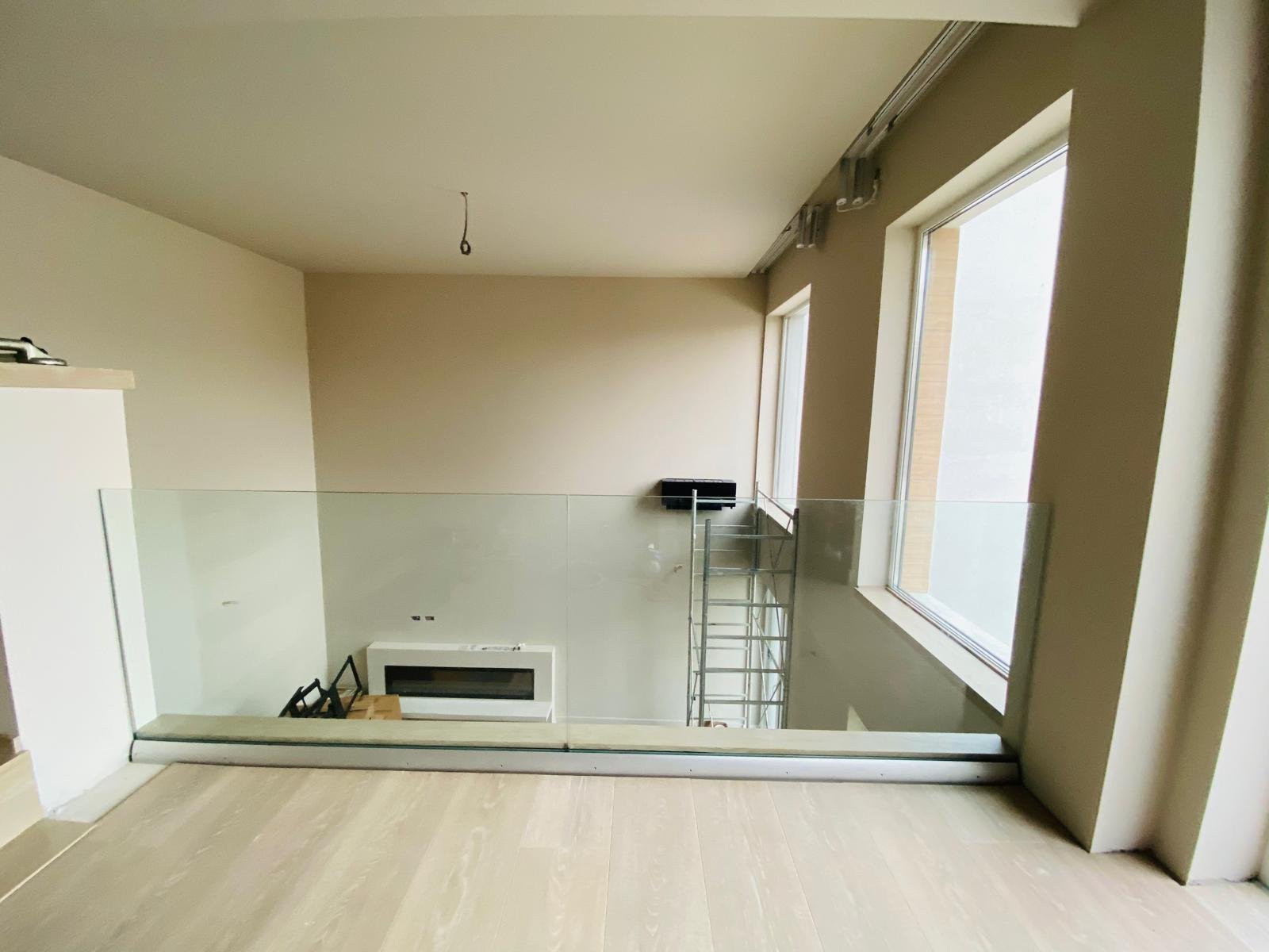 Balustradă panoramică din sticlă pentru vilă modernă