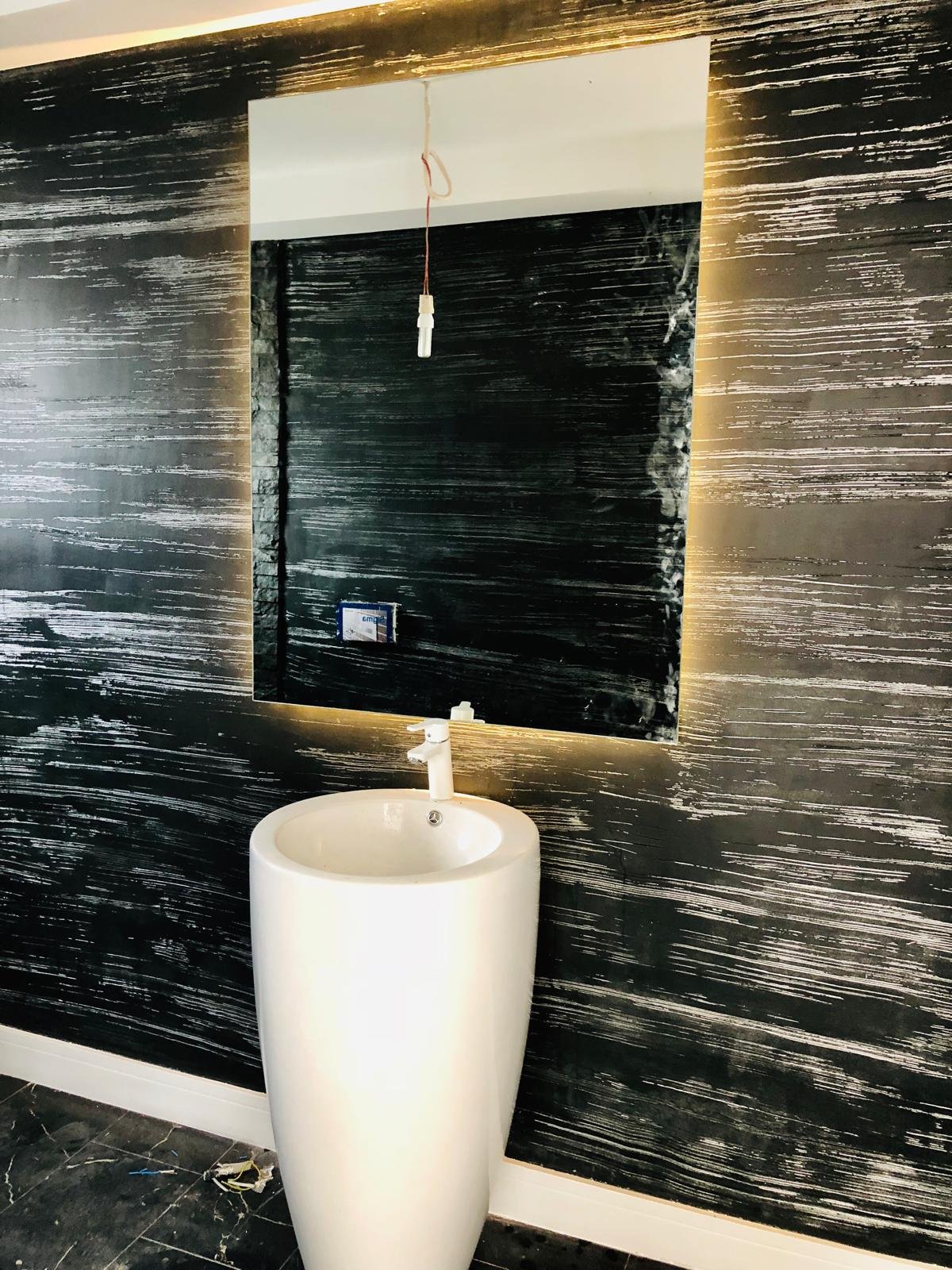 Detaliu fazetă decorativă pentru oglindă de lux