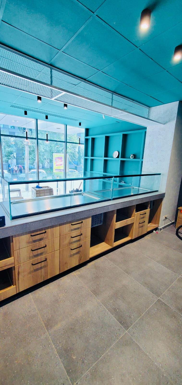 Fațadă curtain-wall din sticlă pentru clădire comercială cu protecție UV 99%